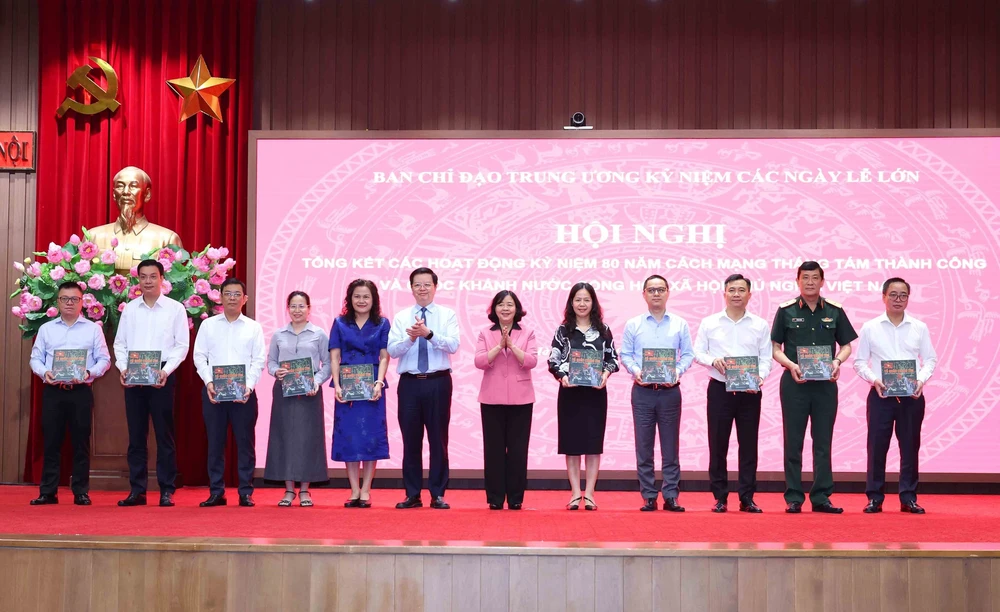 TTXVN ra mắt sách ảnh “A80: Tổ quốc trong tim” - Ảnh 2.