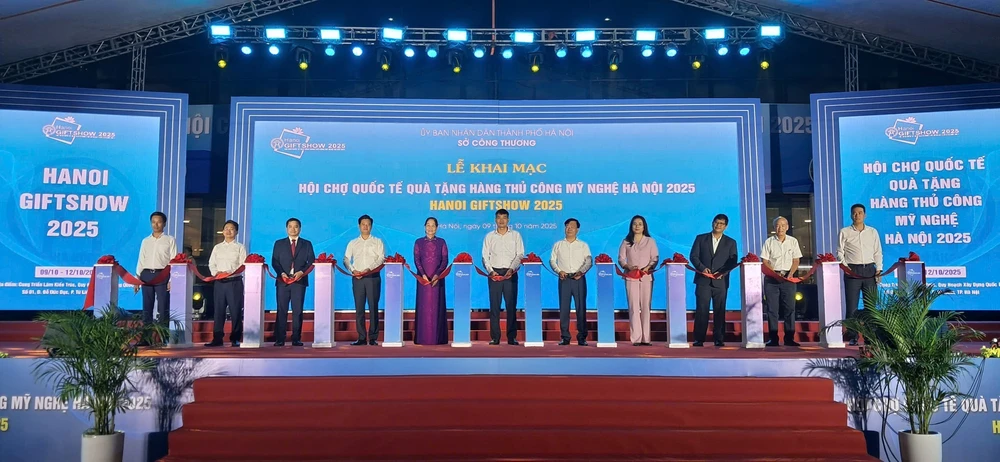Khai mạc Hội chợ quốc tế Quà tặng hàng thủ công mỹ nghệ Hà Nội 2025 - Ảnh 1.