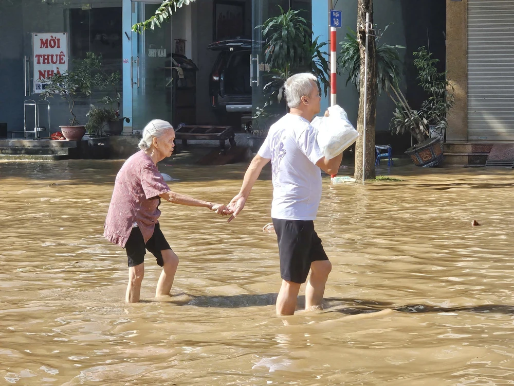 Cập nhật tình hình lũ lụt tại các tỉnh thành ngày 9/10 - Ảnh 1.