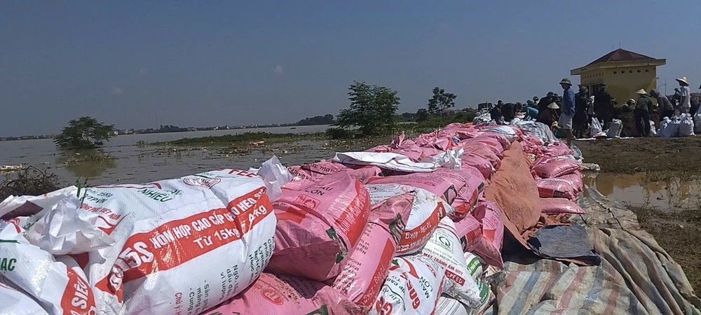 Cập nhật tình hình lũ lụt tại các tỉnh thành ngày 9/10 - Ảnh 2. Cập nhật tình hình lũ lụt tại các tỉnh thành ngày 9/10 - Ảnh 2.