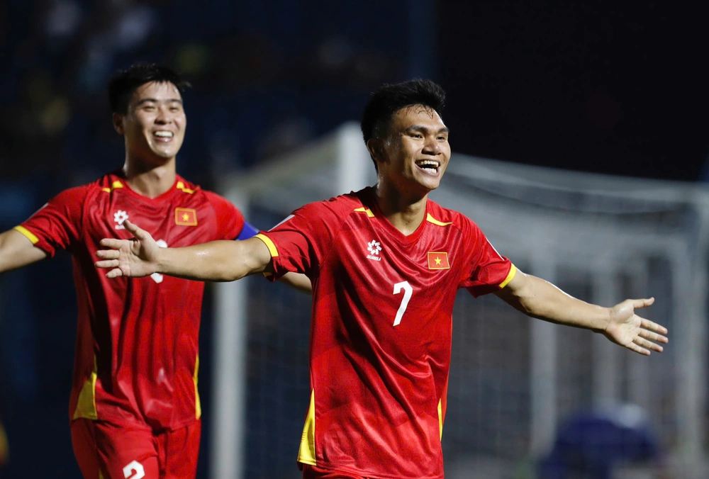 Bảng F Vòng loại Asian Cup 2027, Việt Nam 3-1 Nepal: Thắng to nhưng vẫn lo - Ảnh 1.