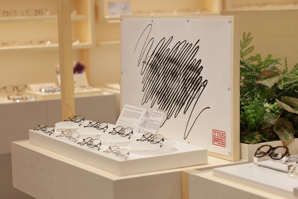 Thương hiệu mắt kính Nhật Bản - JINS khai trương cửa hàng đầu tiên tại Việt Nam - Ảnh 4. Thương hiệu mắt kính Nhật Bản - JINS khai trương cửa hàng đầu tiên tại Việt Nam - Ảnh 4.