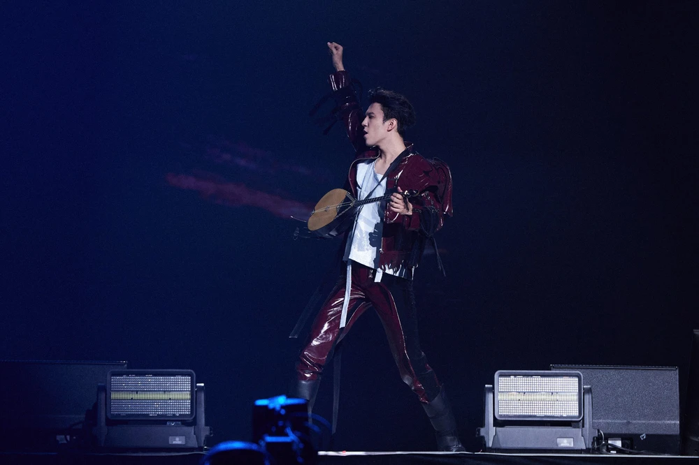 Dimash Kudaibergen: Tại sao cả thế giới “phát cuồng” trước một giọng hát? - Ảnh 1.