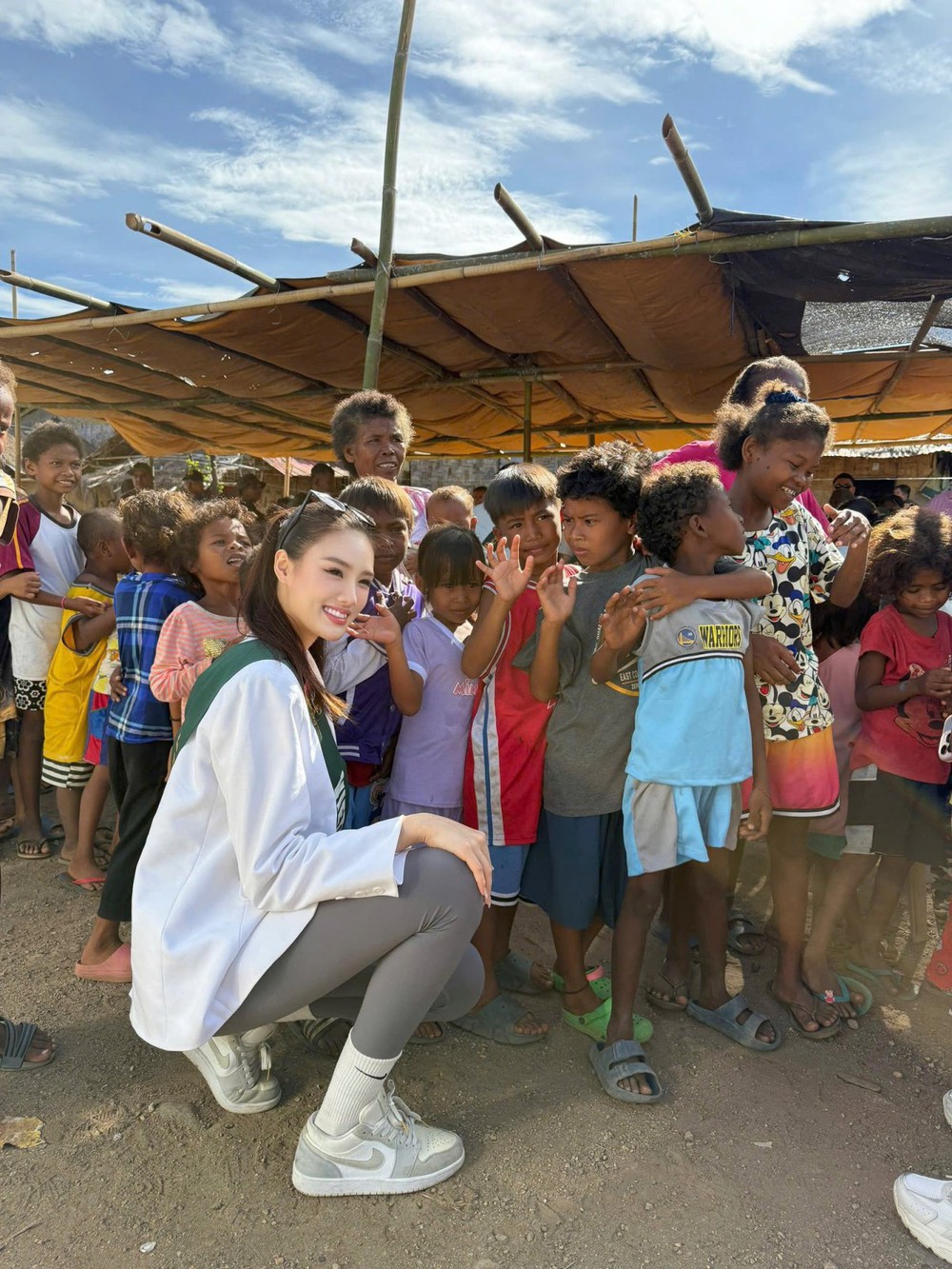 Á hậu Trịnh Mỹ Anh tham gia hoạt động thiện nguyện tại Miss Earth 2025 - Ảnh 2. Á hậu Trịnh Mỹ Anh tham gia hoạt động thiện nguyện tại Miss Earth 2025 - Ảnh 2.