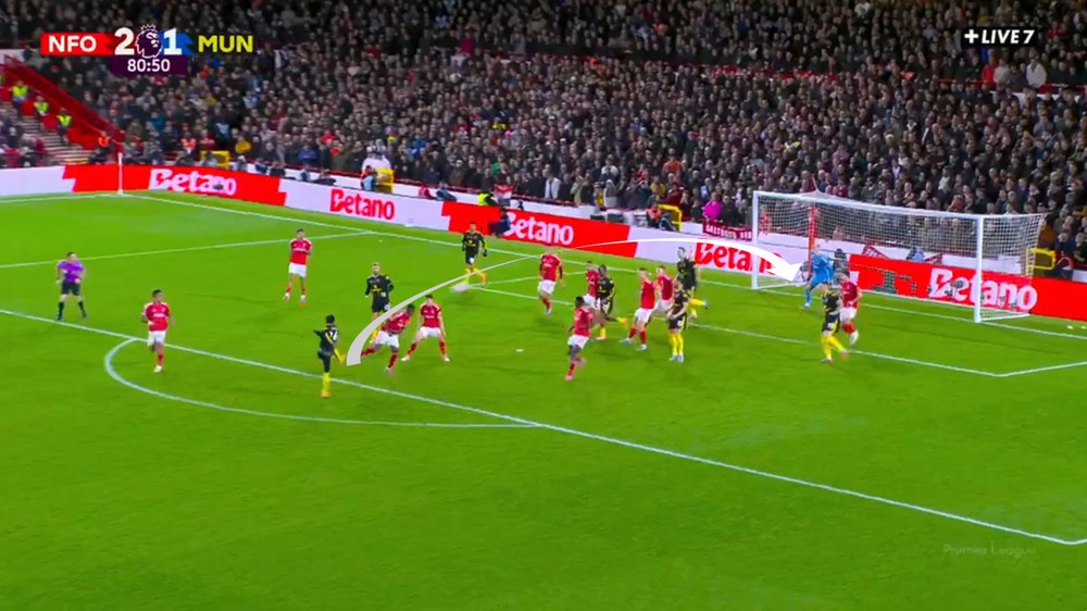 Bị thủng lưới trong chưa đầy 3 phút, MU hòa 2-2 trên sân nhà Nottingham - Ảnh 3.