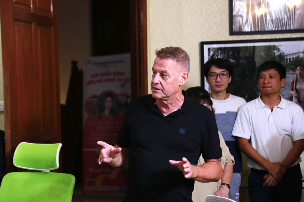 Hành trình hơn ba thập kỷ gắn bó với Việt Nam của hai nhiếp ảnh gia Thụy Điển  - Ảnh 4.