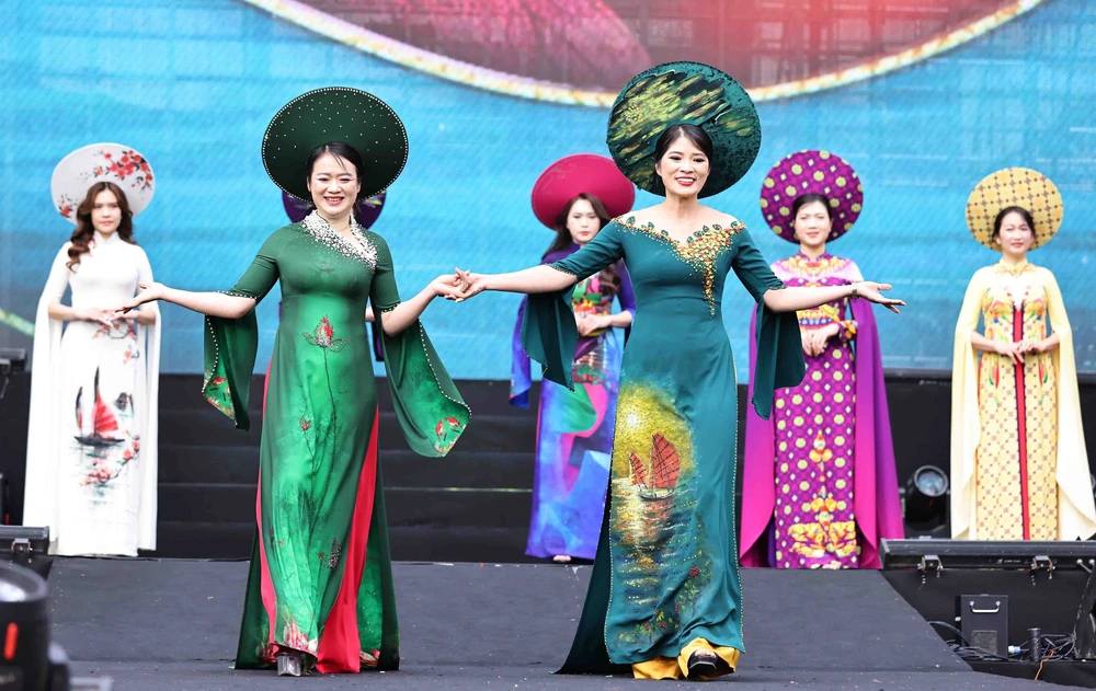 Lễ hội Áo dài Du lịch Hà Nội 2025 - Toả sáng tinh hoa di sản - Ảnh 1.