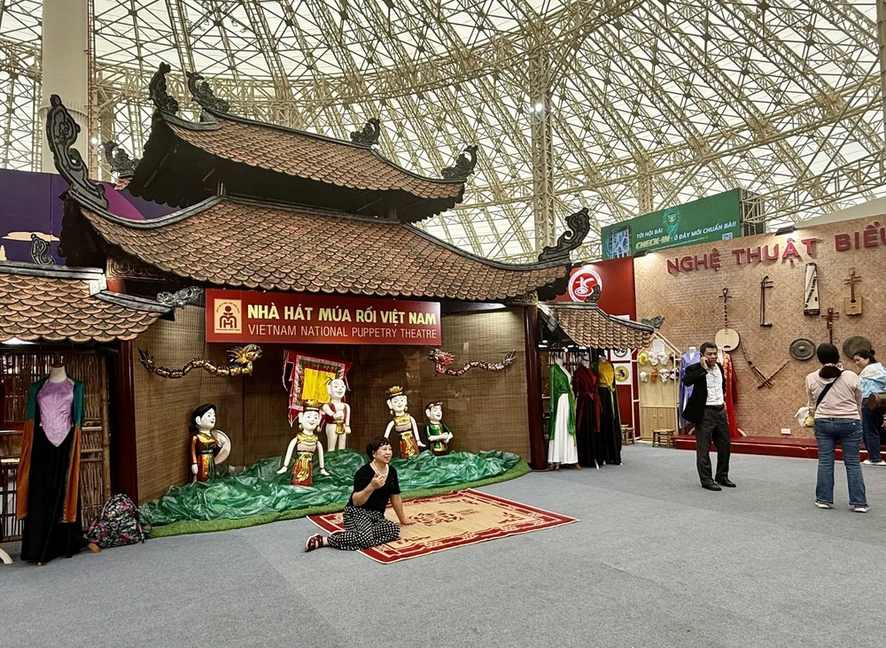 Gian trưng bày nghệ thuật múa rối Việt Nam: Điểm nhấn văn hóa tại Hội chợ Mùa Thu - Ảnh 2.