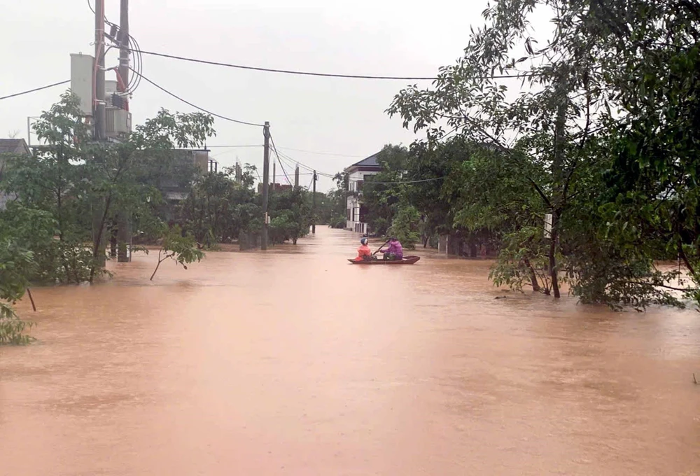 Bão số 13 sẽ rất mạnh, đi vào đất liền nước ta những ngày tới - Ảnh 3.