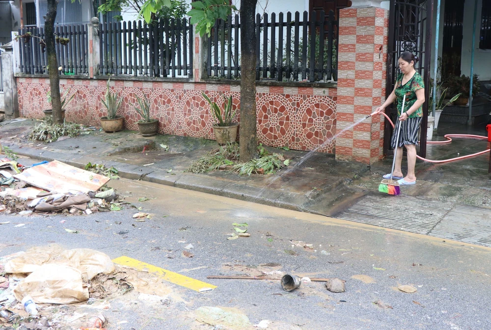 Huế: Ngổn ngang sau mưa lũ đặc biệt lớn - Ảnh 8. Huế: Ngổn ngang sau mưa lũ đặc biệt lớn - Ảnh 8.