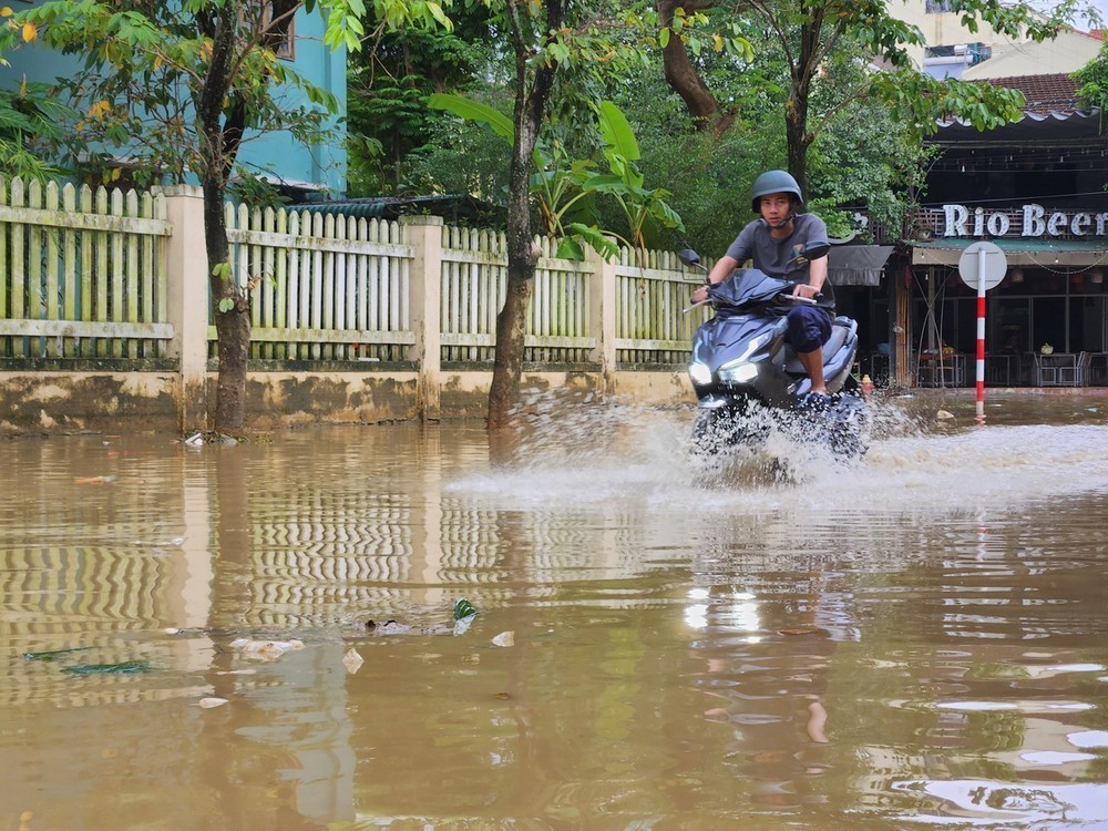  Huế: Nước sông đang lên, nguy cơ ngập lụt trở lại - Ảnh 4.
