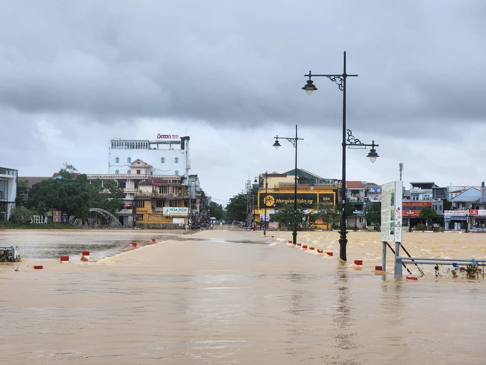  Huế: Nước sông đang lên, nguy cơ ngập lụt trở lại - Ảnh 1.