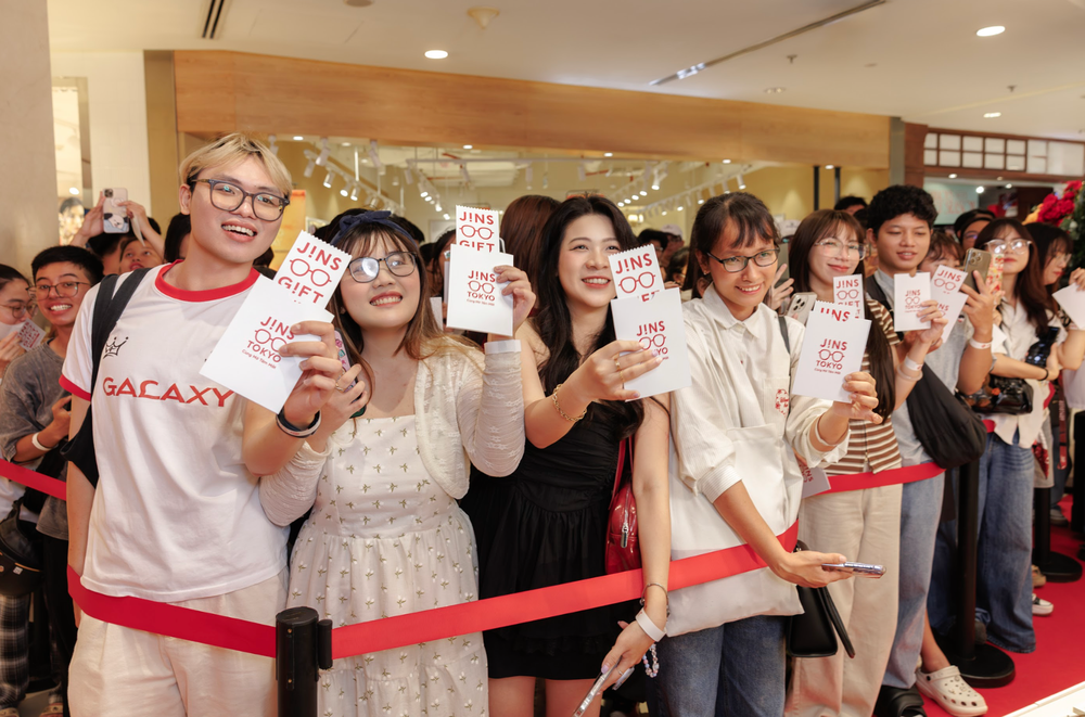 JINS &quot;cập bến&quot; TTTM Saigon Centre, chính thức khai trương tại Việt Nam - Ảnh 1.