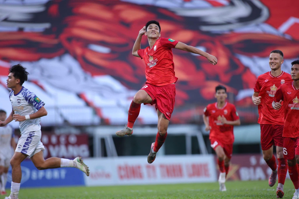 Cựu tuyển thủ U23 lứa Thường Châu vướng nhiều bê bối ghi bàn trở lại ở giải chuyên nghiệp sau 5 năm - Ảnh 2.