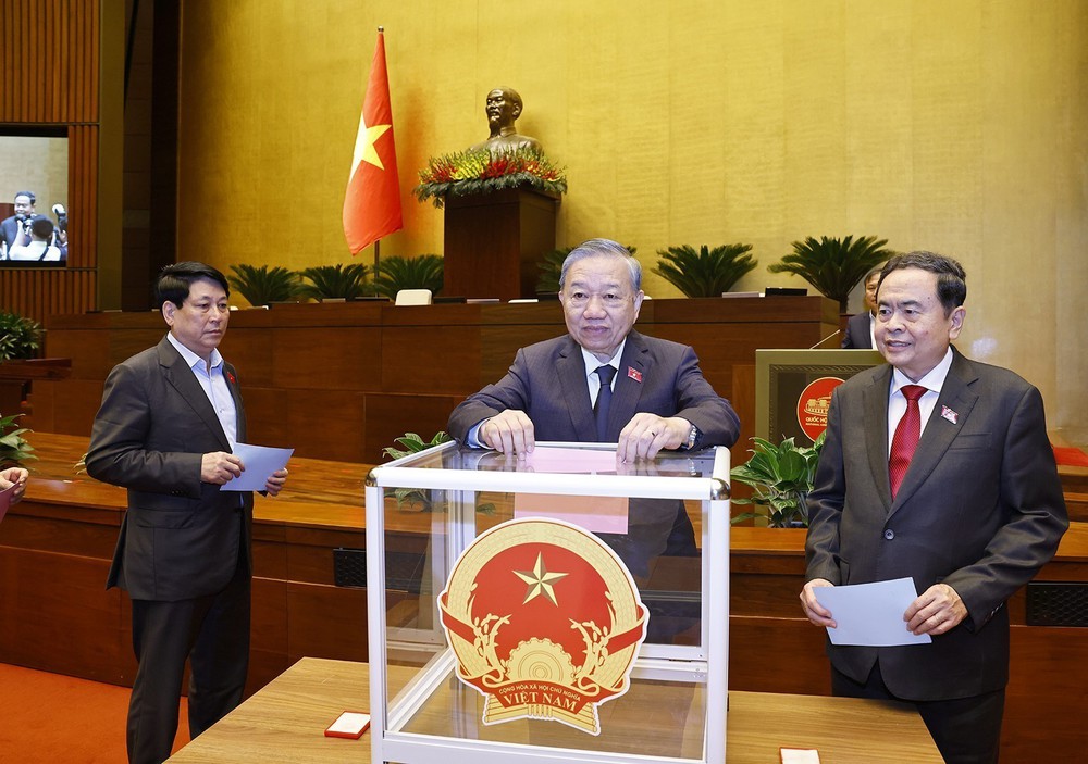 Đồng chí Đỗ Văn Chiến được bầu giữ chức Phó Chủ tịch Quốc hội - Ảnh 1.