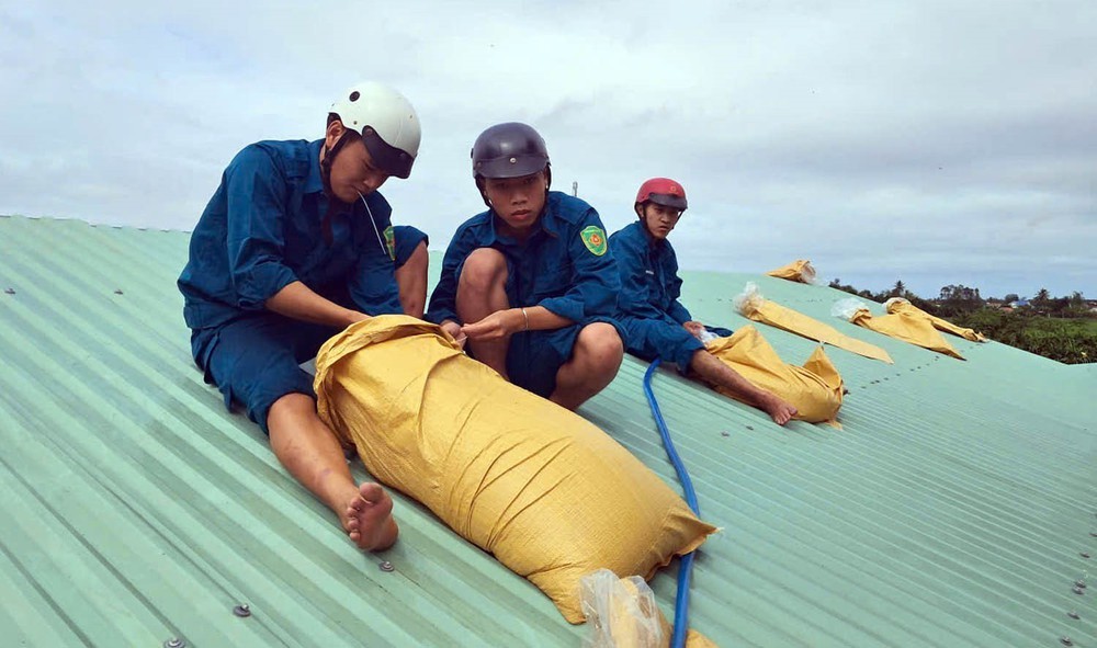 Chỉ đạo ứng phó bão số 14 trên Biển Đông - Ảnh 2.