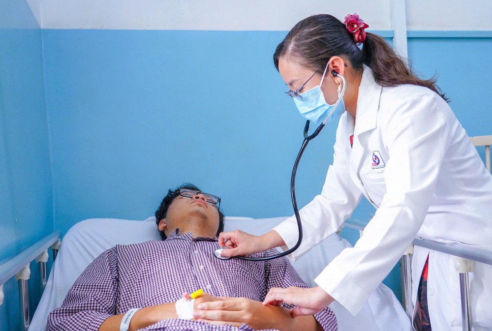 Bộ Y tế vào cuộc vụ hàng trăm người nghi ngộ độc sau khi ăn bánh mì ở Thành phố Hồ Chí Minh - Ảnh 2.