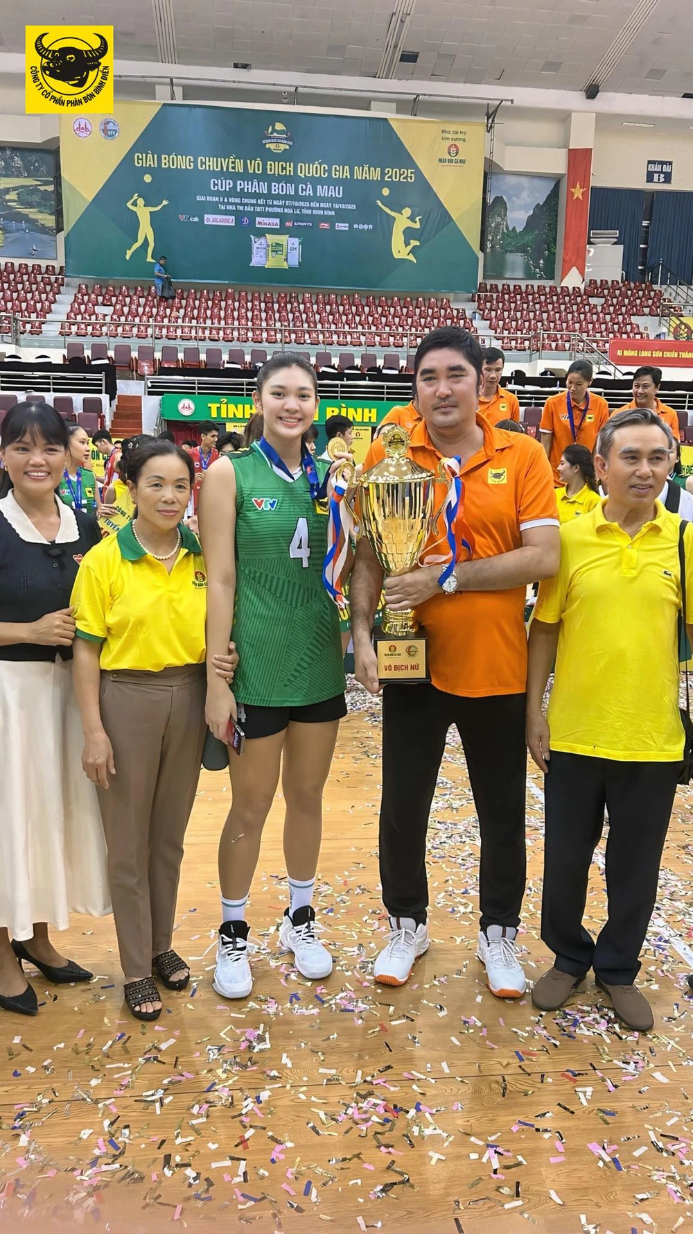 Cặp cha con của bóng chuyền Việt Nam cùng nhau giành chức vô địch, tạo khoảnh khắc ấn tượng với CĐV - Ảnh 1.