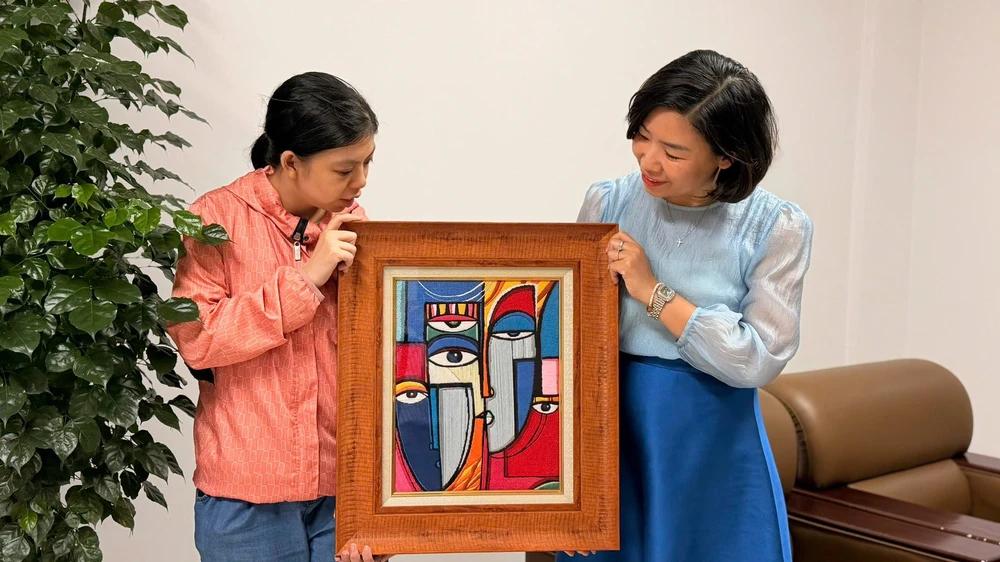 Len's Art - Sợi len của yêu thương và niềm tin - Ảnh 3. Len