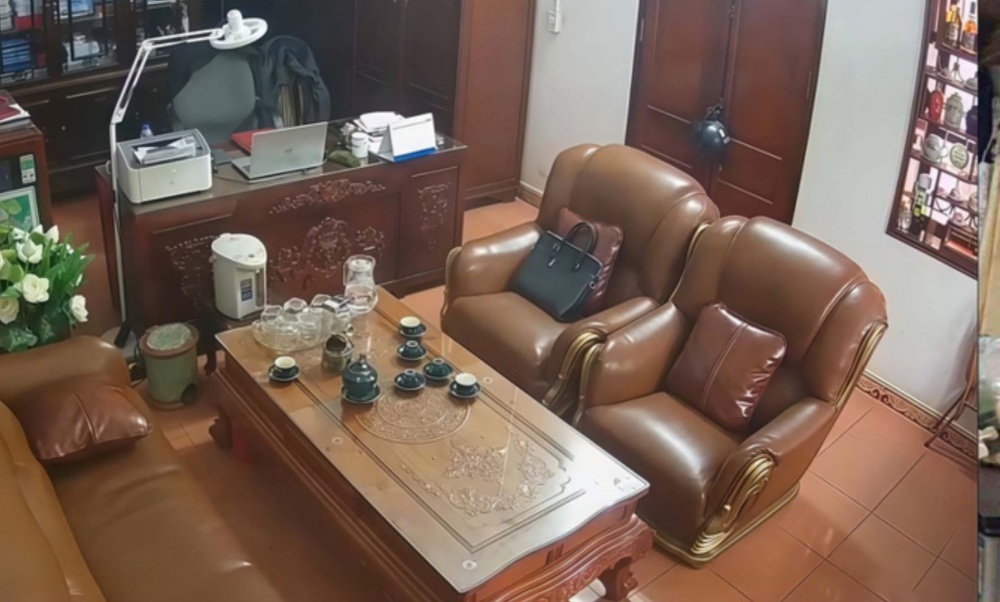 Đề nghị cho thôi việc Chủ tịch Hội đồng trường có hành vi thiếu chuẩn mực ở Ninh Bình - Ảnh 1.