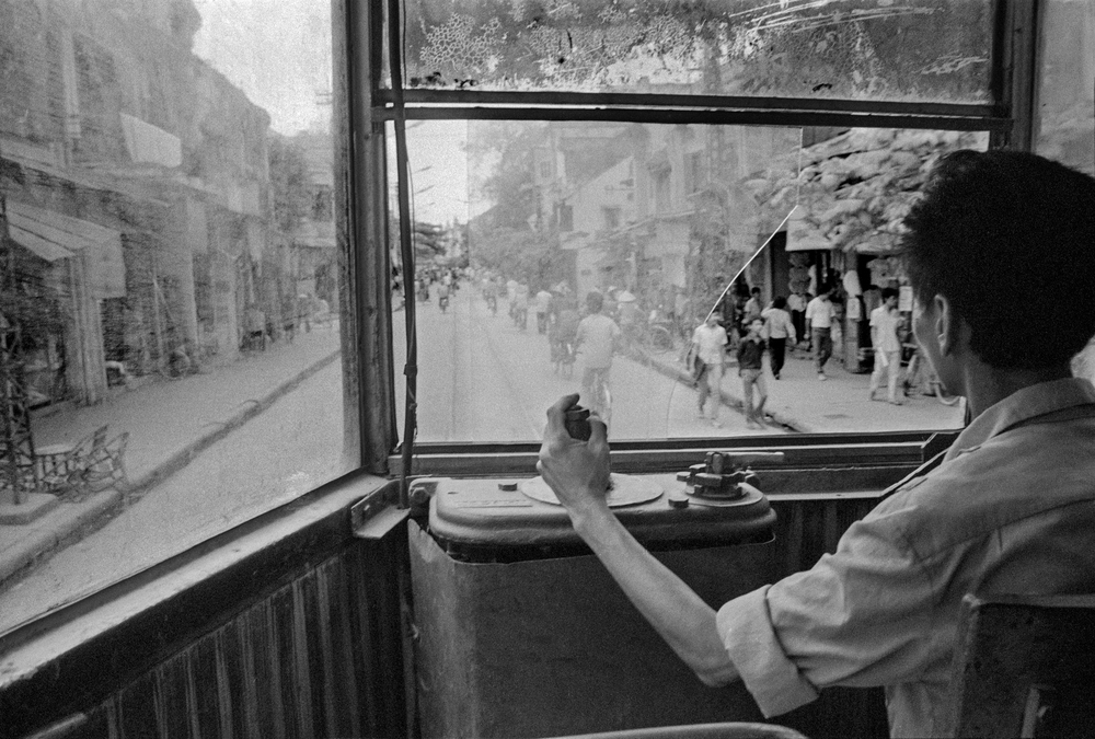 Nhiếp ảnh gia Jean-Charles Sarrazin: &quot;Đi chơi&quot; Hà Nội 40 năm trước - Ảnh 3.