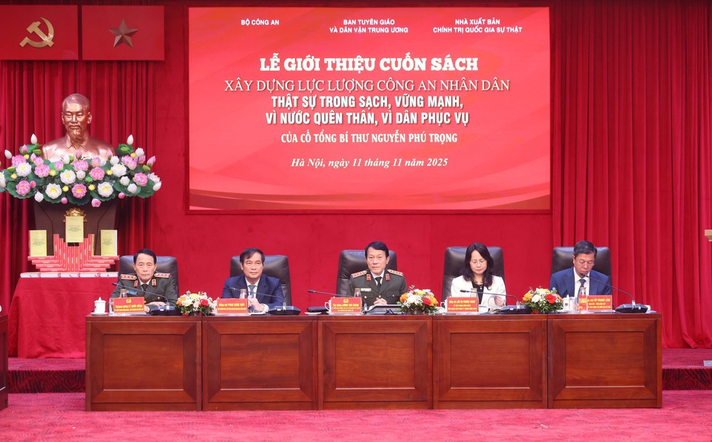 Ra mắt cuốn sách của cố Tổng Bí thư Nguyễn Phú Trọng về xây dựng lực lượng Công an nhân dân - Ảnh 1.