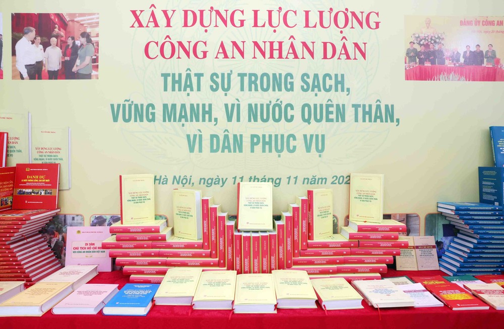 Ra mắt cuốn sách của cố Tổng Bí thư Nguyễn Phú Trọng về xây dựng lực lượng Công an nhân dân - Ảnh 3.
