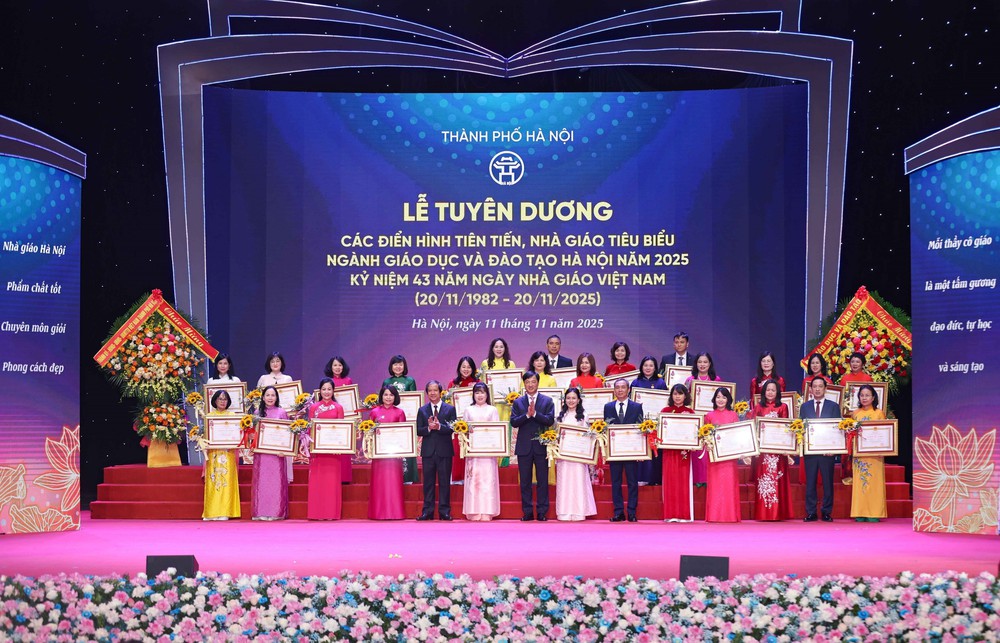 Hà Nội tuyên dương điển hình tiên tiến, nhà giáo tiêu biểu năm 2025 - Ảnh 6. Hà Nội tuyên dương điển hình tiên tiến, nhà giáo tiêu biểu năm 2025 - Ảnh 6.