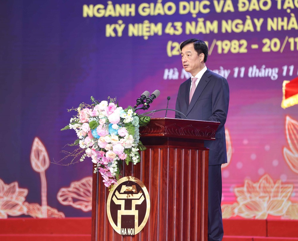 Hà Nội tuyên dương điển hình tiên tiến, nhà giáo tiêu biểu năm 2025 - Ảnh 1. Hà Nội tuyên dương điển hình tiên tiến, nhà giáo tiêu biểu năm 2025 - Ảnh 1.