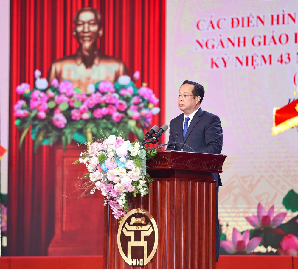 Hà Nội tuyên dương điển hình tiên tiến, nhà giáo tiêu biểu năm 2025 - Ảnh 3. Hà Nội tuyên dương điển hình tiên tiến, nhà giáo tiêu biểu năm 2025 - Ảnh 3.