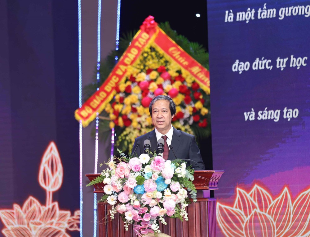 Hà Nội tuyên dương điển hình tiên tiến, nhà giáo tiêu biểu năm 2025 - Ảnh 2. Hà Nội tuyên dương điển hình tiên tiến, nhà giáo tiêu biểu năm 2025 - Ảnh 2.