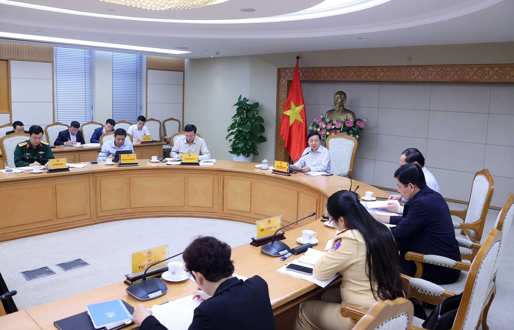 Phó Thủ tướng Trần Hồng Hà họp về quy chuẩn khí thải xe ô tô - Ảnh 3.