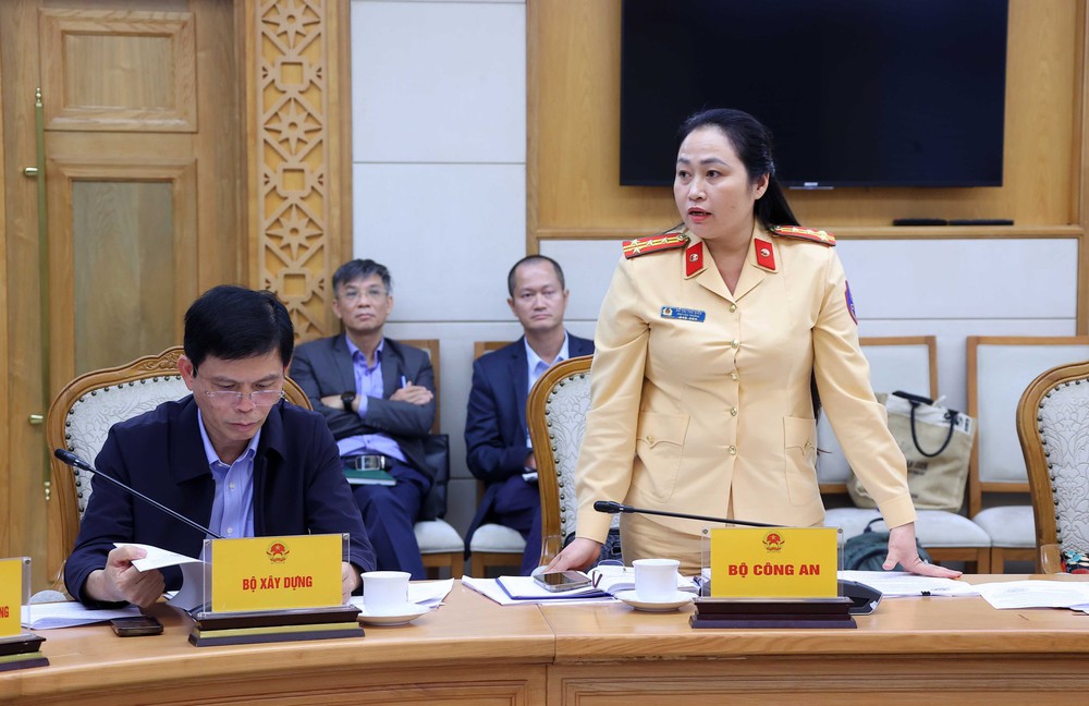 Phó Thủ tướng Trần Hồng Hà họp về quy chuẩn khí thải xe ô tô - Ảnh 4.