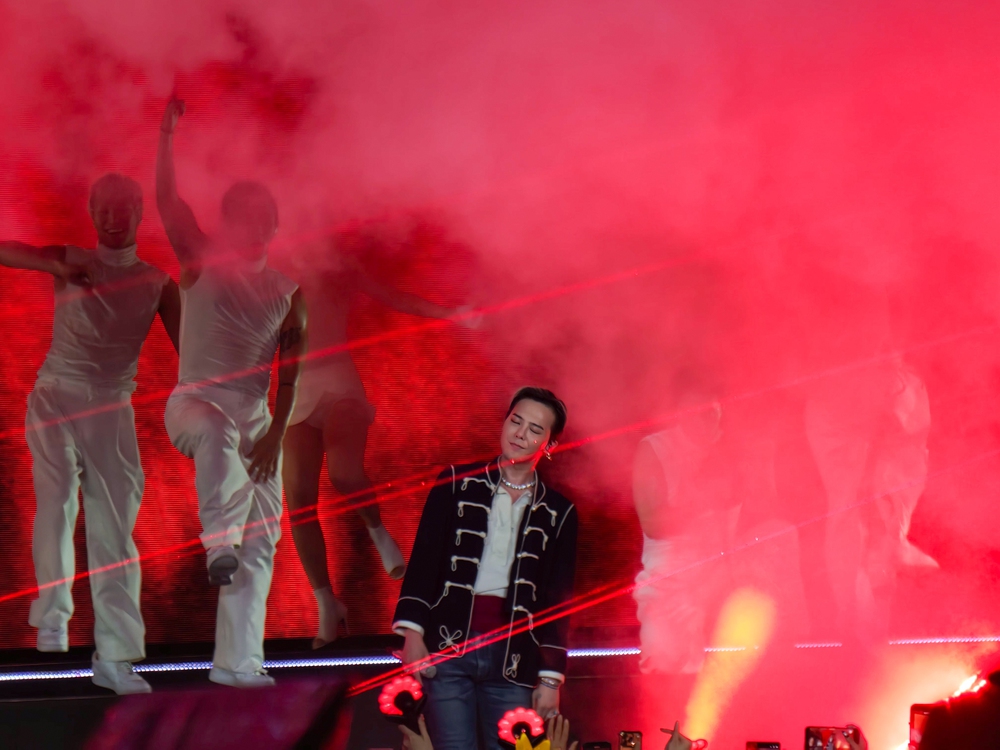 Vì sao fan không thể &quot;move on&quot; khỏi G-DRAGON 2025 WORLD TOUR [Übermensch] in Hanoi, presented by VPBank - Ảnh 2.