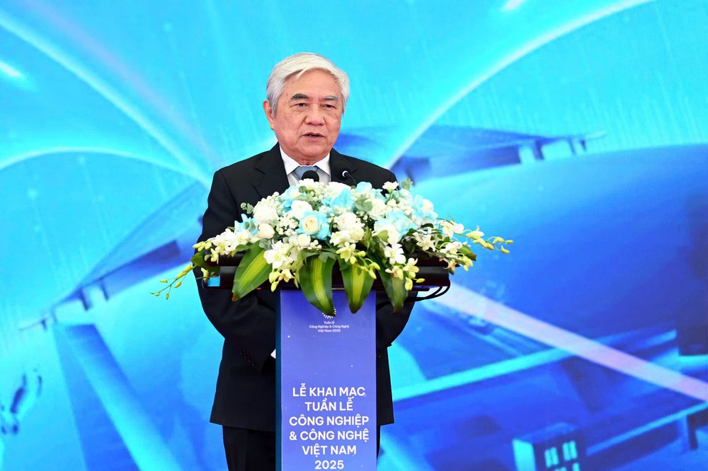 Khai mạc Tuần lễ công nghiệp và công nghệ Việt Nam 2025 tại Trung tâm triển lãm Việt Nam - Ảnh 3. Khai mạc Tuần lễ công nghiệp và công nghệ Việt Nam 2025 tại Trung tâm triển lãm Việt Nam - Ảnh 3.