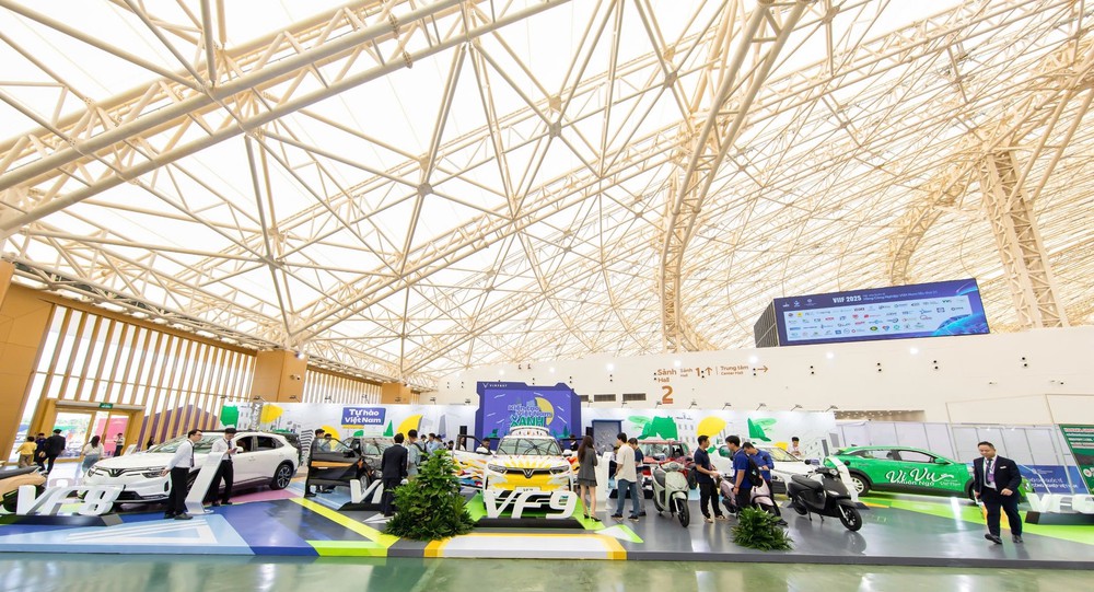 Khai mạc Tuần lễ công nghiệp và công nghệ Việt Nam 2025 tại Trung tâm triển lãm Việt Nam - Ảnh 4. Khai mạc Tuần lễ công nghiệp và công nghệ Việt Nam 2025 tại Trung tâm triển lãm Việt Nam - Ảnh 4.