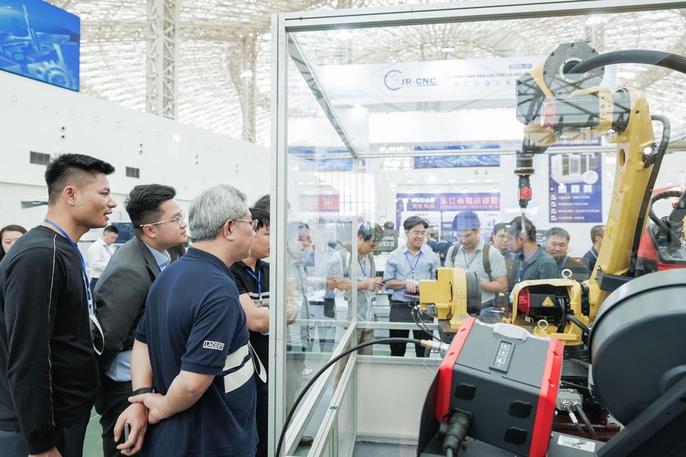 Khai mạc Tuần lễ công nghiệp và công nghệ Việt Nam 2025 tại Trung tâm triển lãm Việt Nam - Ảnh 6. Khai mạc Tuần lễ công nghiệp và công nghệ Việt Nam 2025 tại Trung tâm triển lãm Việt Nam - Ảnh 6.