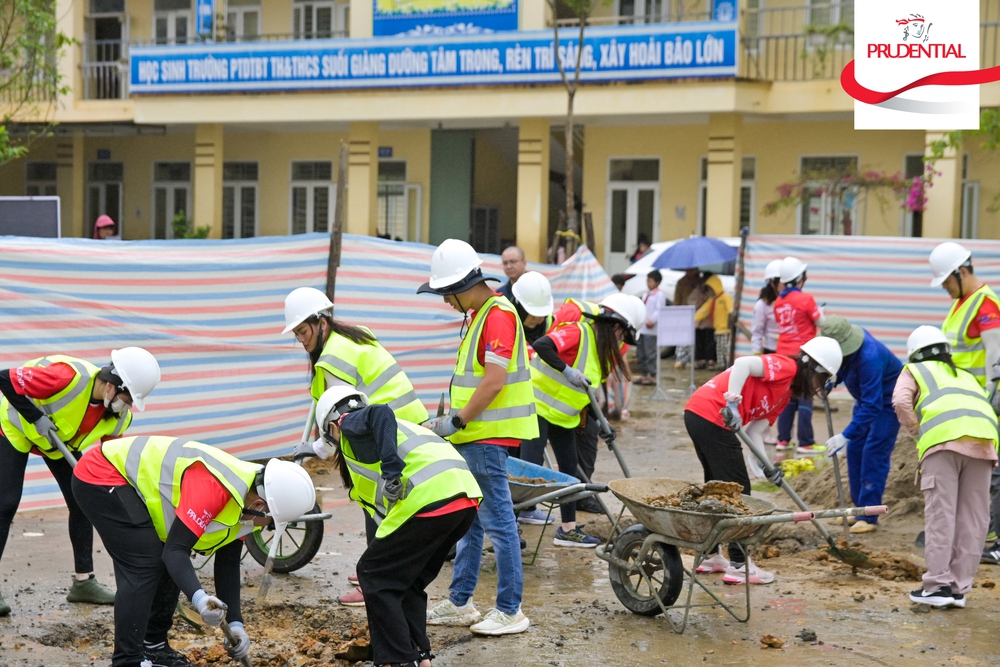 Prudential Việt Nam lan tỏa yêu thương, viết tiếp hành trình 26 năm đồng hành cùng cộng đồng - Ảnh 1. Prudential Việt Nam lan tỏa yêu thương, viết tiếp hành trình 26 năm đồng hành cùng cộng đồng - Ảnh 1.