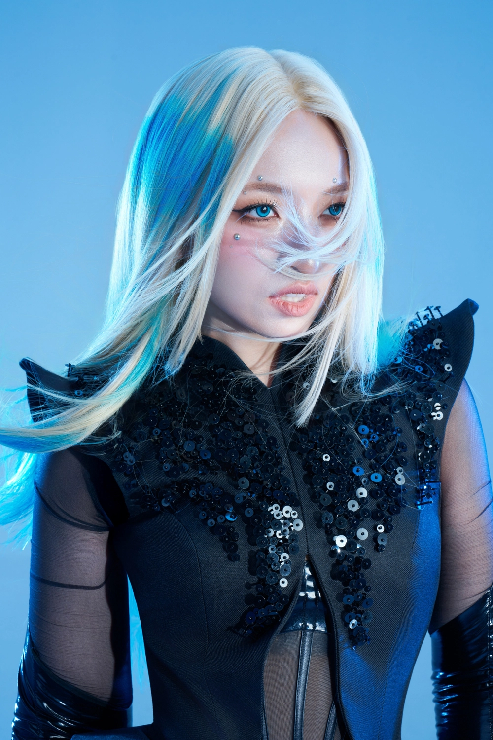 Lohan ra mắt single “Pre-Echo” - Ảnh 3. Lohan ra mắt single “Pre-Echo” - Ảnh 3.