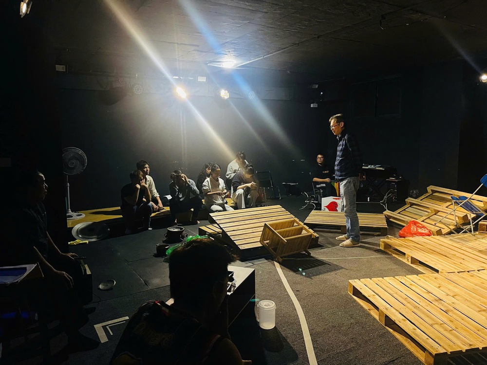 Lý do NSND Trần Lực và Sân khấu LucTeam làm mới một tác phẩm kinh điển - Ảnh 1. Lý do NSND Trần Lực và Sân khấu LucTeam làm mới một tác phẩm kinh điển - Ảnh 1.