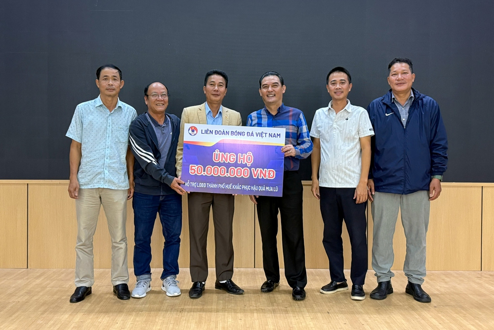 Tin nóng bóng đá Việt hôm nay 13/11: HLV Đinh Hồng Vinh khen cầu thủ U22 Việt Nam; CLB Thanh Hóa lại bị FIFA cấm đăng ký cầu thủ mới - Ảnh 3.