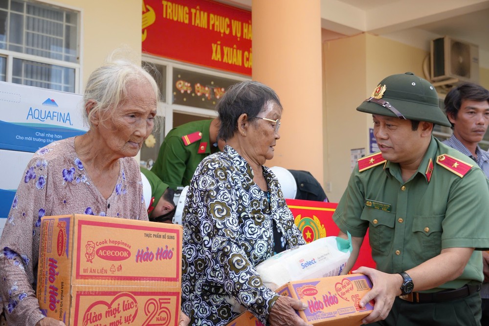 Thủ tướng đề nghị khẩn trương đánh giá thiệt hại và khắc phục hậu quả bão, lũ tại khu vực Trung Bộ - Ảnh 3. Thủ tướng đề nghị khẩn trương đánh giá thiệt hại và khắc phục hậu quả bão, lũ tại khu vực Trung Bộ - Ảnh 3.