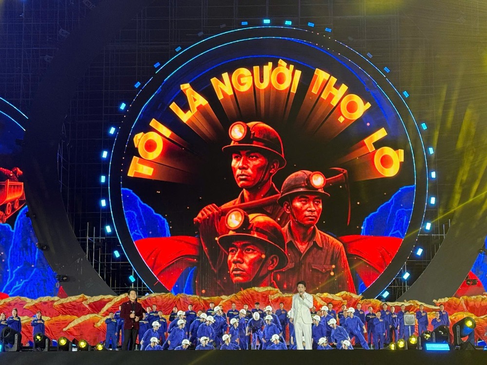 Chương trình biểu diễn &quot;Quảng Ninh - Đất mỏ anh hùng&quot; - Ảnh 2.