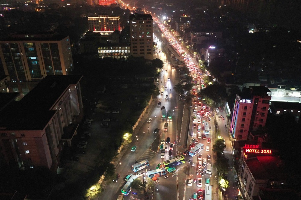 Khuyến cáo người dân lựa chọn lộ trình phù hợp khi qua cầu Chương Dương - Ảnh 2.