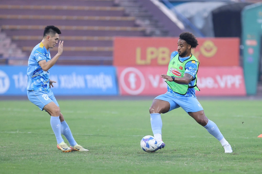 Bóng lăn trên bàn phím: Xuân Son cần thận trọng ở trận đấu gặp đội tuyển Lào - Ảnh 1. Bóng lăn trên bàn phím: Xuân Son cần thận trọng ở trận đấu gặp đội tuyển Lào - Ảnh 1.