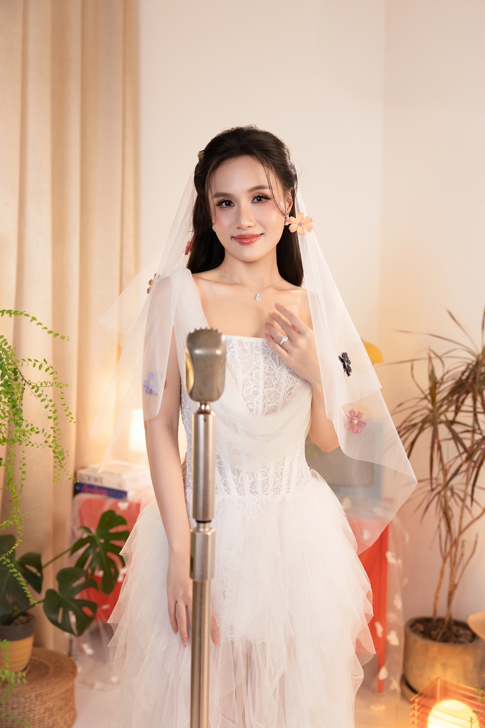 Ca sĩ Phan Như Thùy sau thành tích Top 10 Miss Grand Vietnam giờ đắt show đám cưới - Ảnh 3.