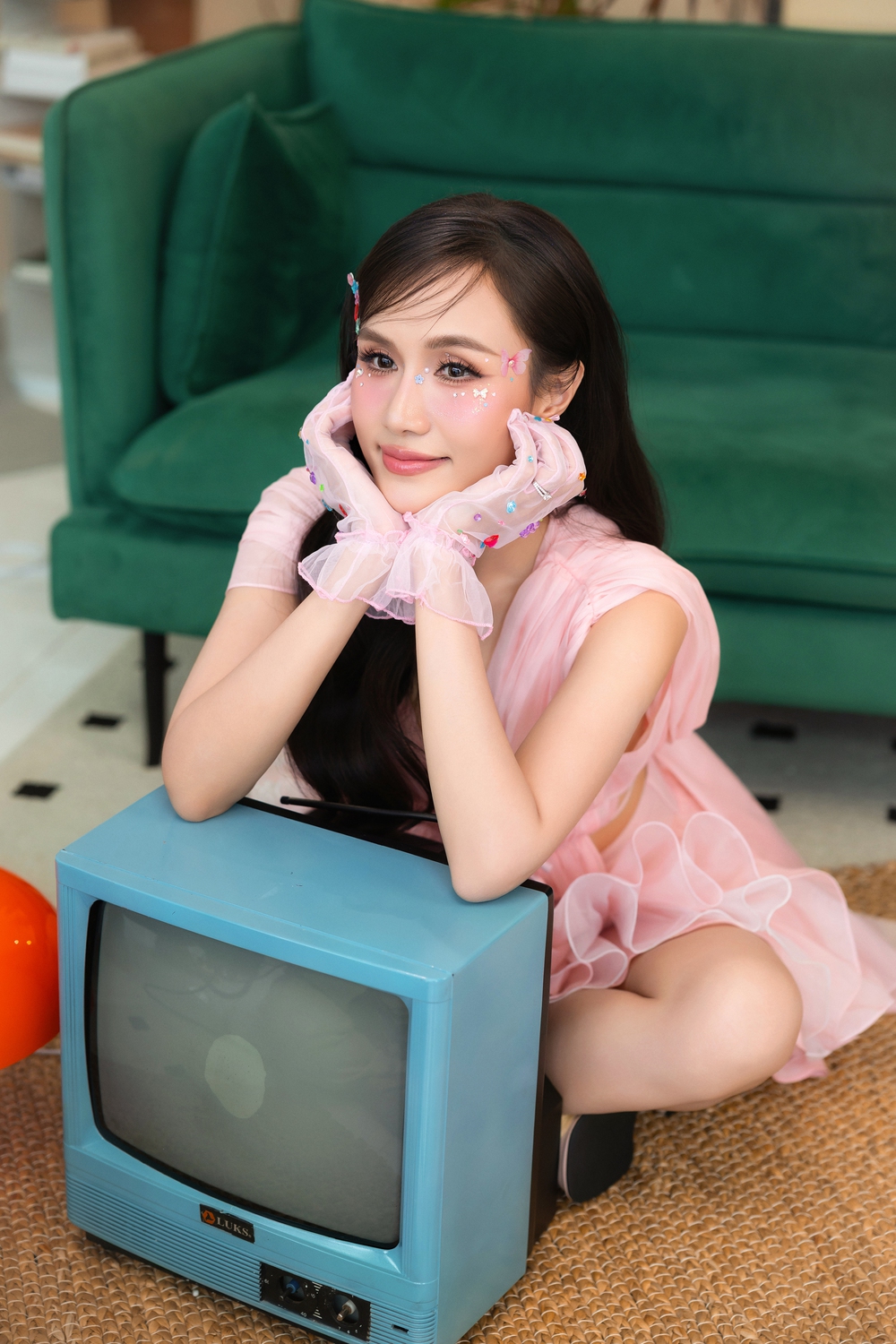 Ca sĩ Phan Như Thùy sau thành tích Top 10 Miss Grand Vietnam giờ đắt show đám cưới - Ảnh 1.