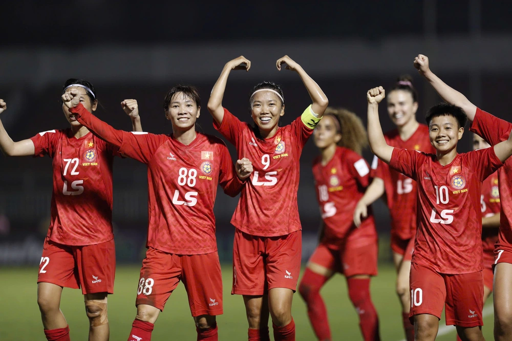 HLV ca ngợi Huỳnh Như đã giải tỏa áp lực cho đội nữ TP.HCM  - Ảnh 3.