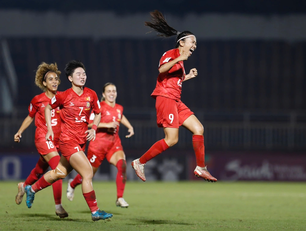 HLV ca ngợi Huỳnh Như đã giải tỏa áp lực cho đội nữ TP.HCM  - Ảnh 2.