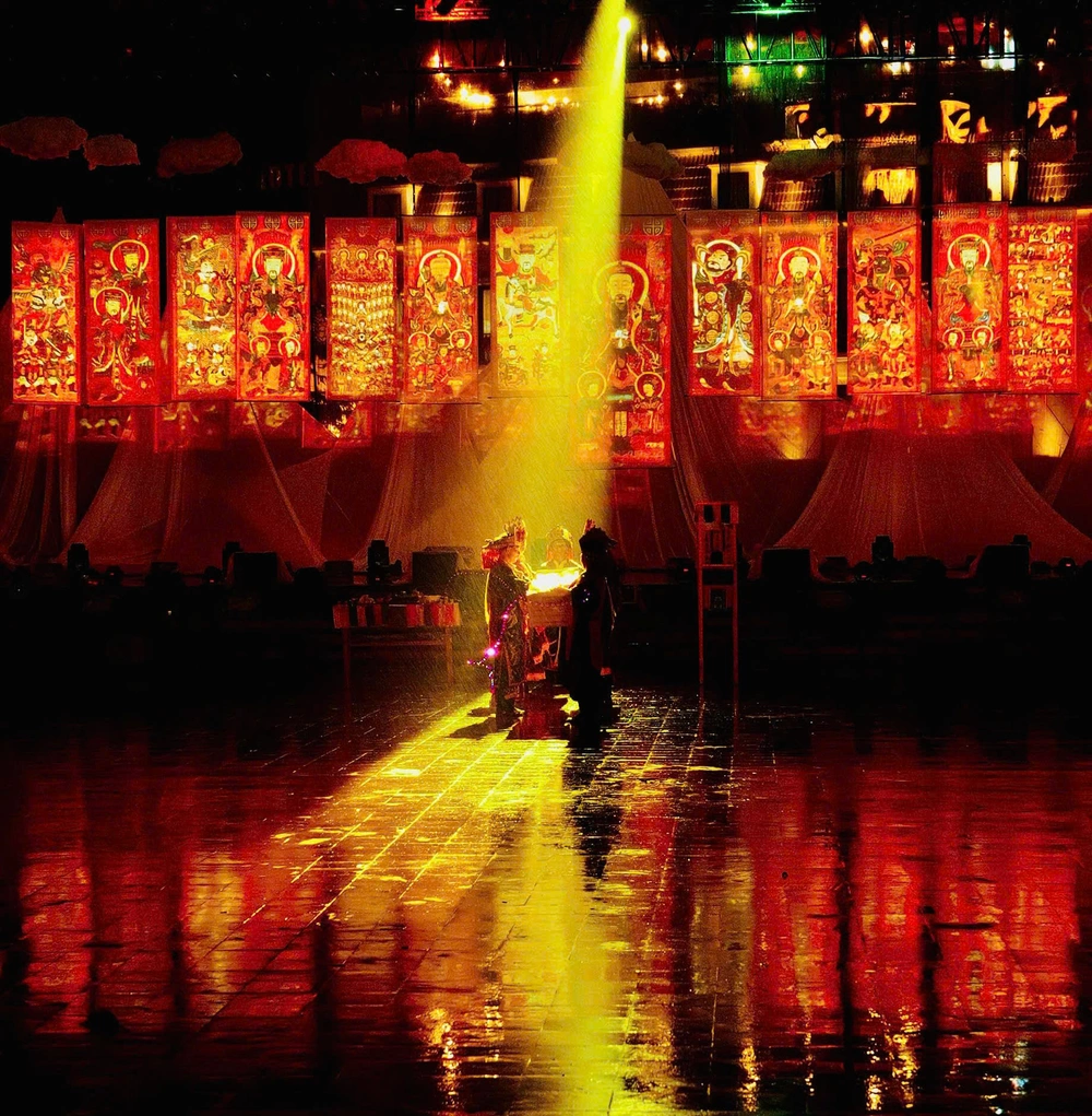 Đồng bào Dao đỏ tại Sapa: Không nghĩ văn hóa của mình lại đẹp đến thế trên sân khấu &quot;Thiêng&quot;! - Ảnh 4.